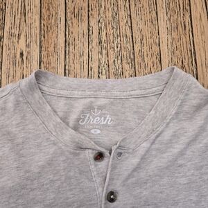 Fresh Clean Tee Quarter‎ Button Mens Medium White Short Sleeve T-shirt